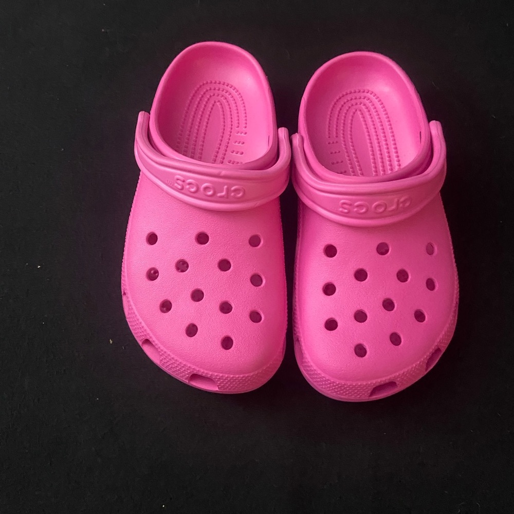 bright pink crocs